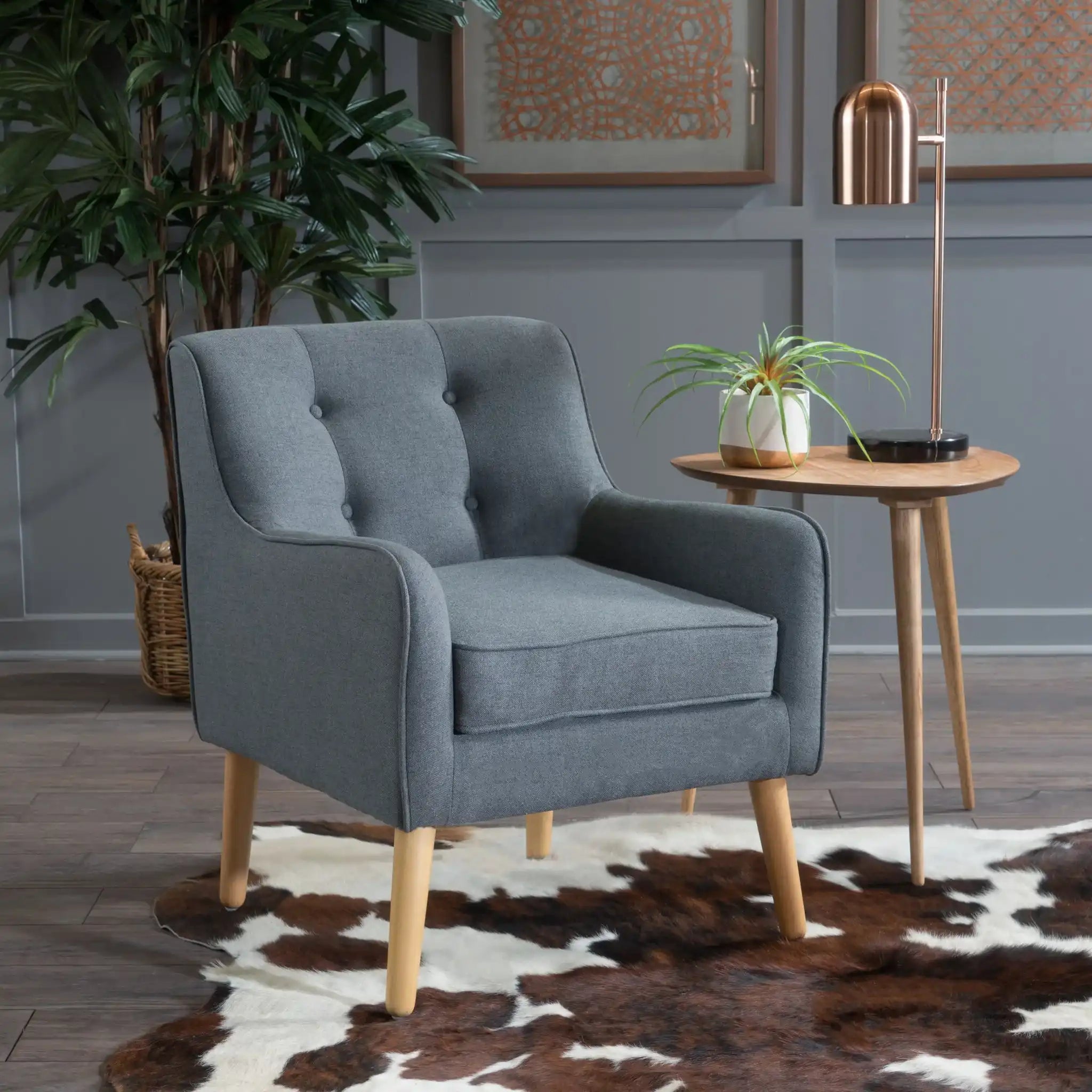Modern Arm Chair With Tufted Back and Wooden Legs
